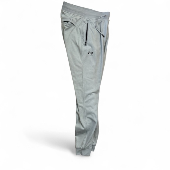 Under Armour Women’s Light Gray Fleece Lined Joggers
Size S - Picture 4 of 11